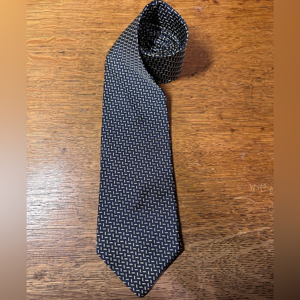Brooks Brothers Pure‎ Silk Navy Blue Gold Line Patterned Neck Tie